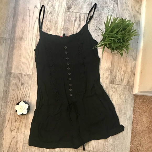 Sevengate Black Short Romper w/ Pockets & Ruffles - Picture 4 of 7